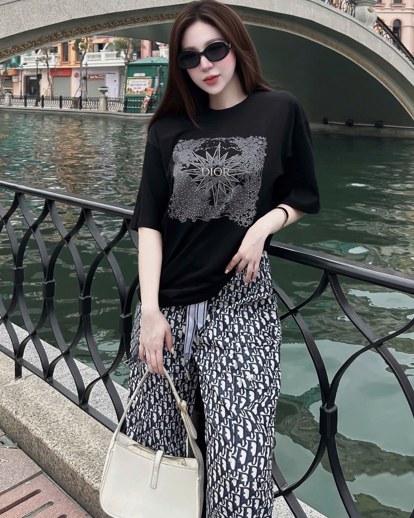 Set áo thun in họa tiết quần dài Dior 2
