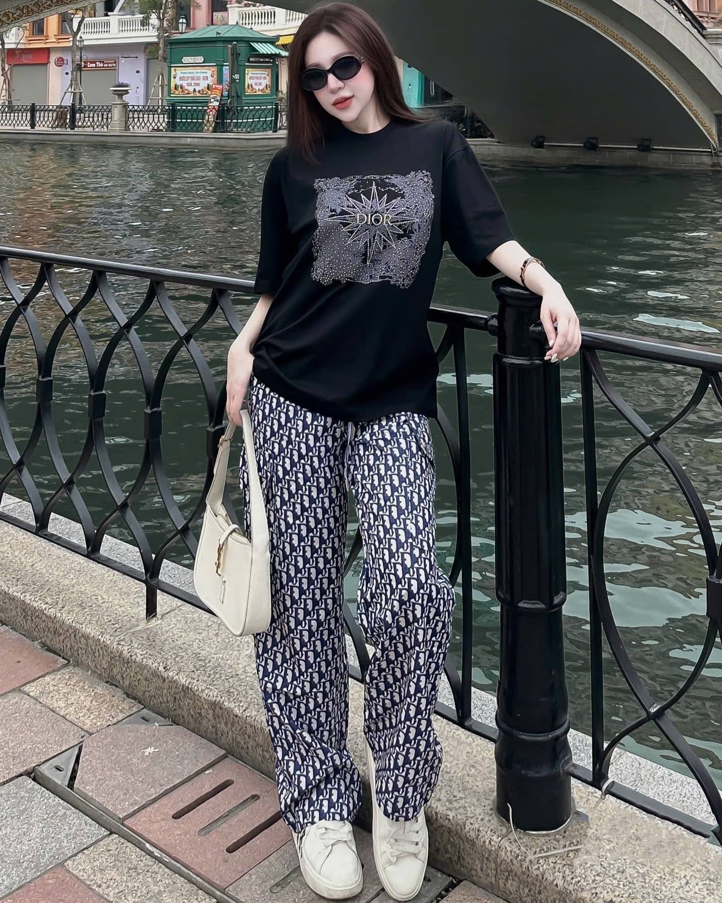 Set áo thun in họa tiết quần dài Dior 3