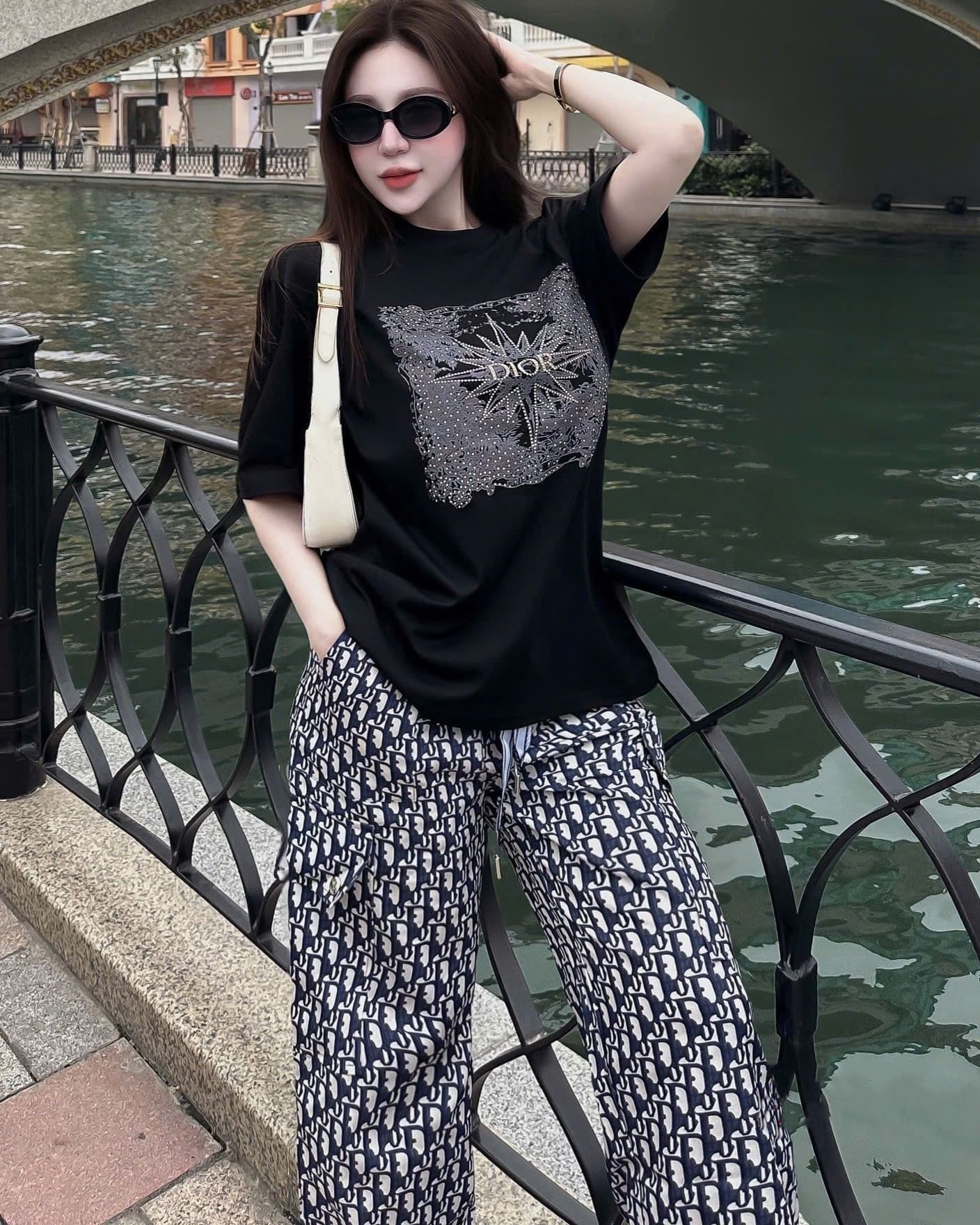 Set áo thun in họa tiết quần dài Dior 4
