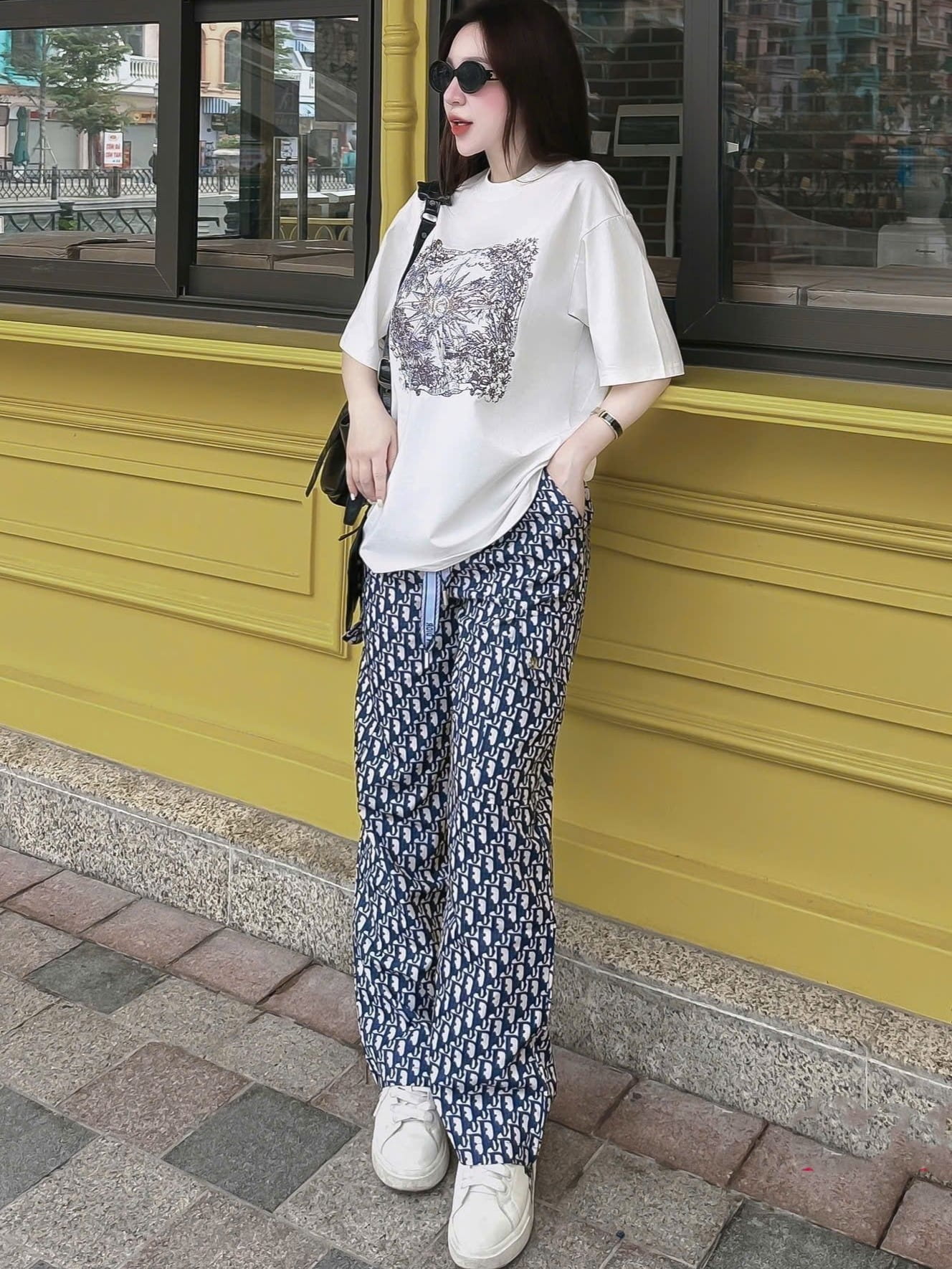 Set áo thun in họa tiết quần dài Dior 5