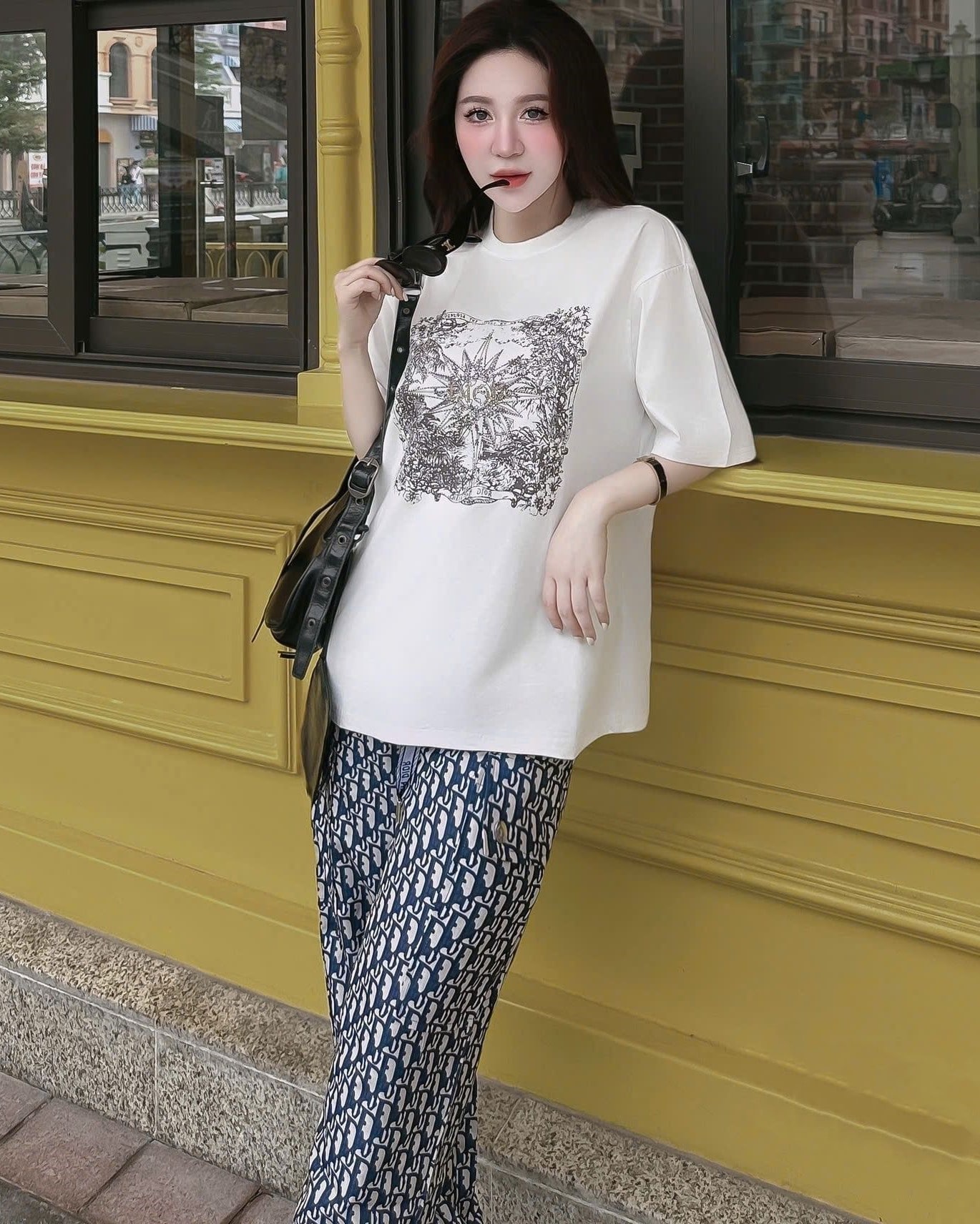 Set áo thun in họa tiết quần dài Dior 6
