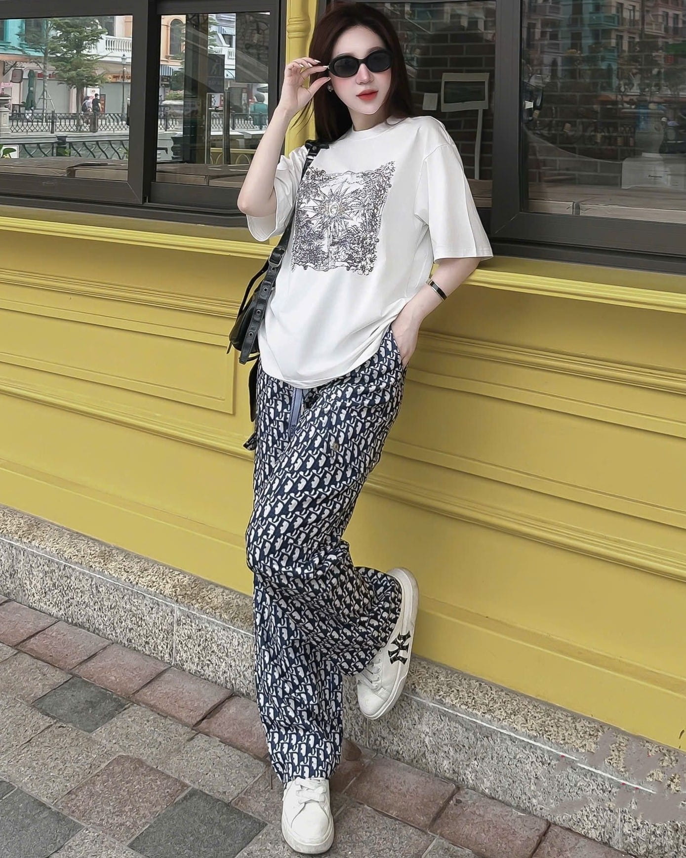 Set áo thun in họa tiết quần dài Dior 8