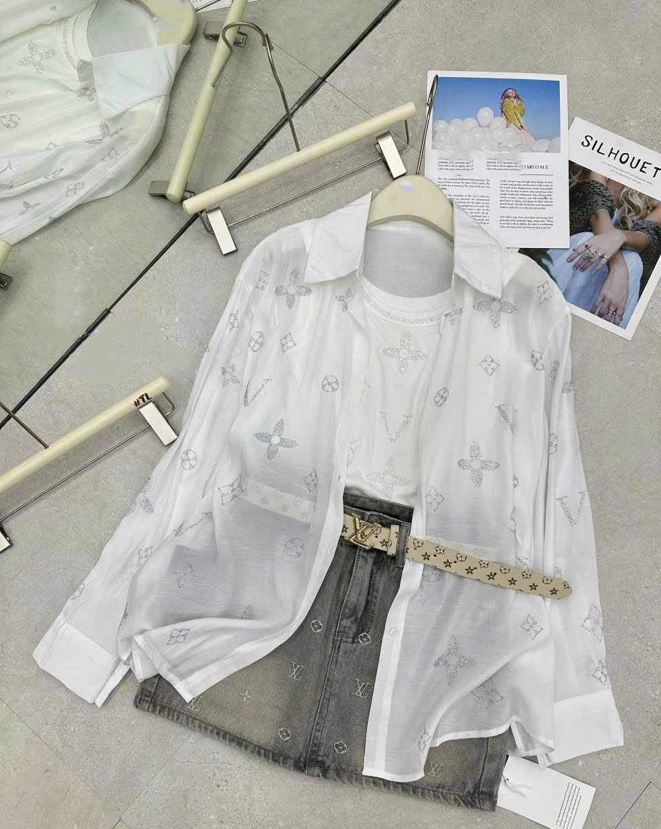 Set áo sơ mi tơ lụa váy jean kèm dây nịt Louis Vuitton 3