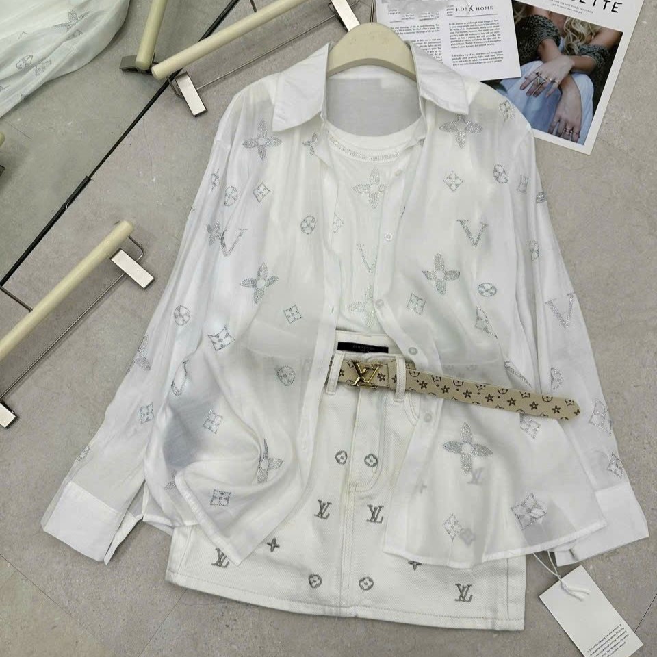 Set áo sơ mi tơ lụa váy jean kèm dây nịt Louis Vuitton 2