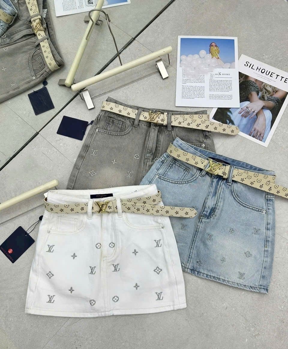 Set áo sơ mi tơ lụa váy jean kèm dây nịt Louis Vuitton 9
