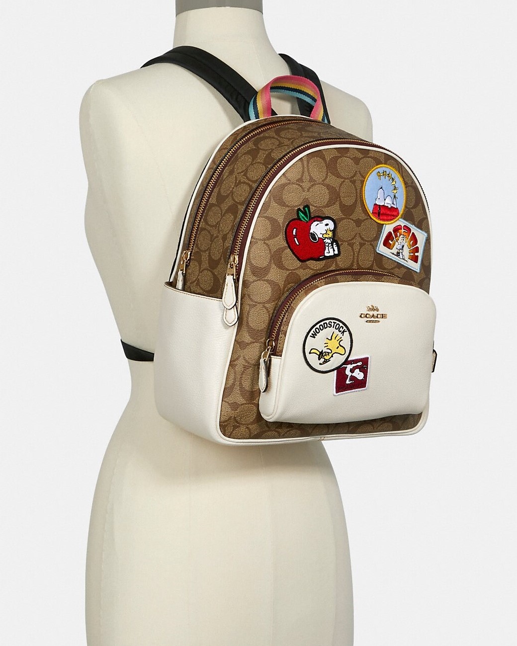 BALO NỮ COACH X PEANUTS COURT BACKPACK IN SIGNATURE CANVAS WITH VARSITY PATCHES C4115 4