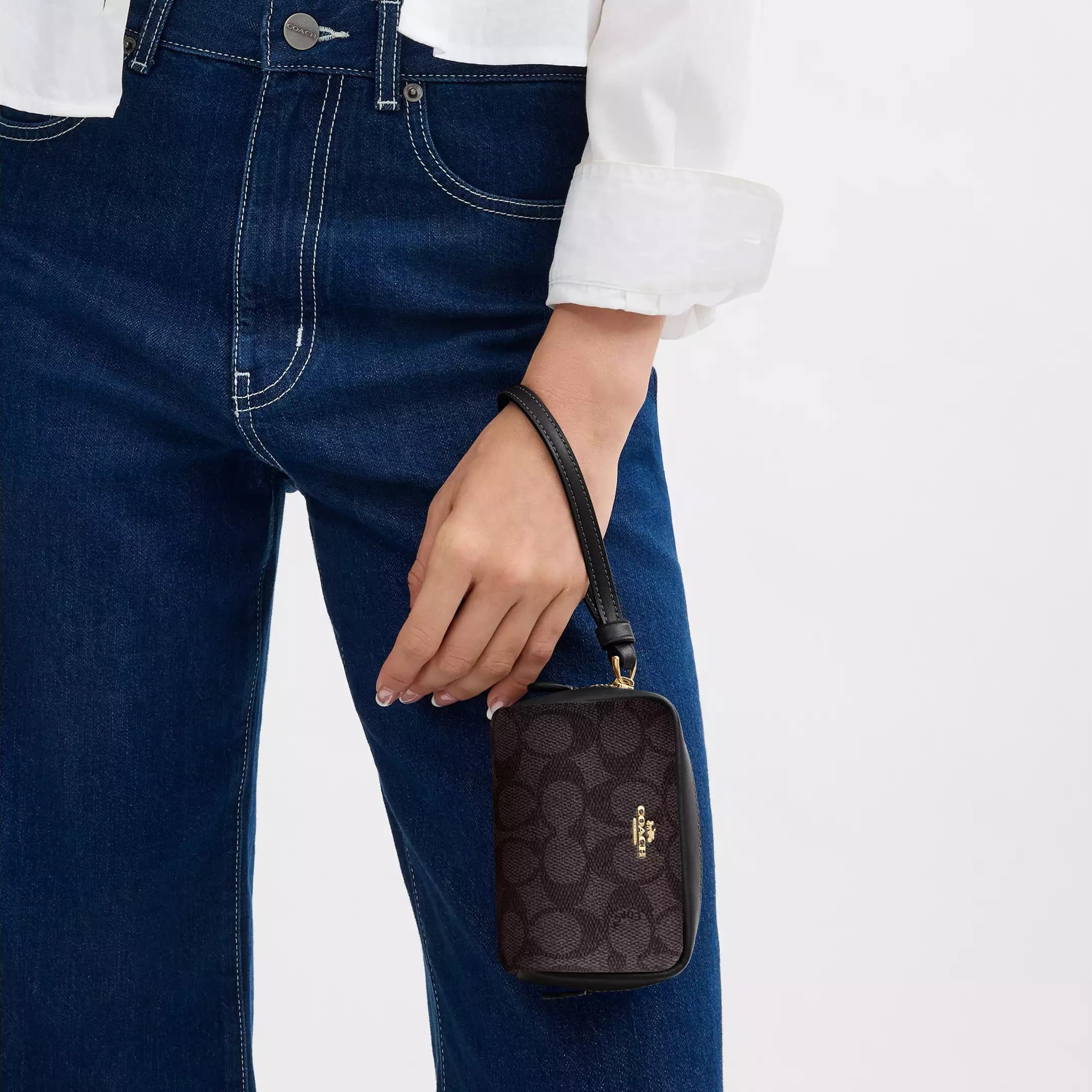 Túi Coach Signature Canvas Wristlet Pouch Black CW907 4