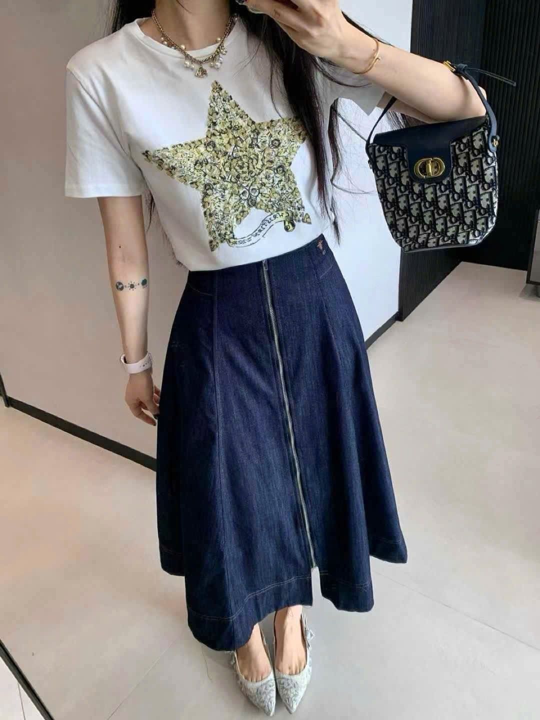 Set áo thun họa tiết váy dài jean Dior 4