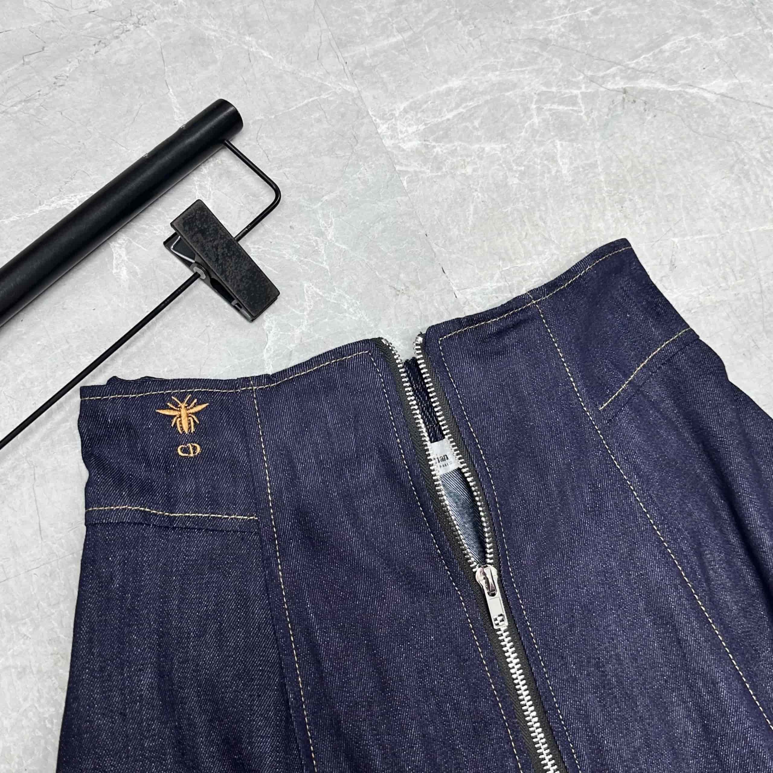 Set áo thun họa tiết váy dài jean Dior 6