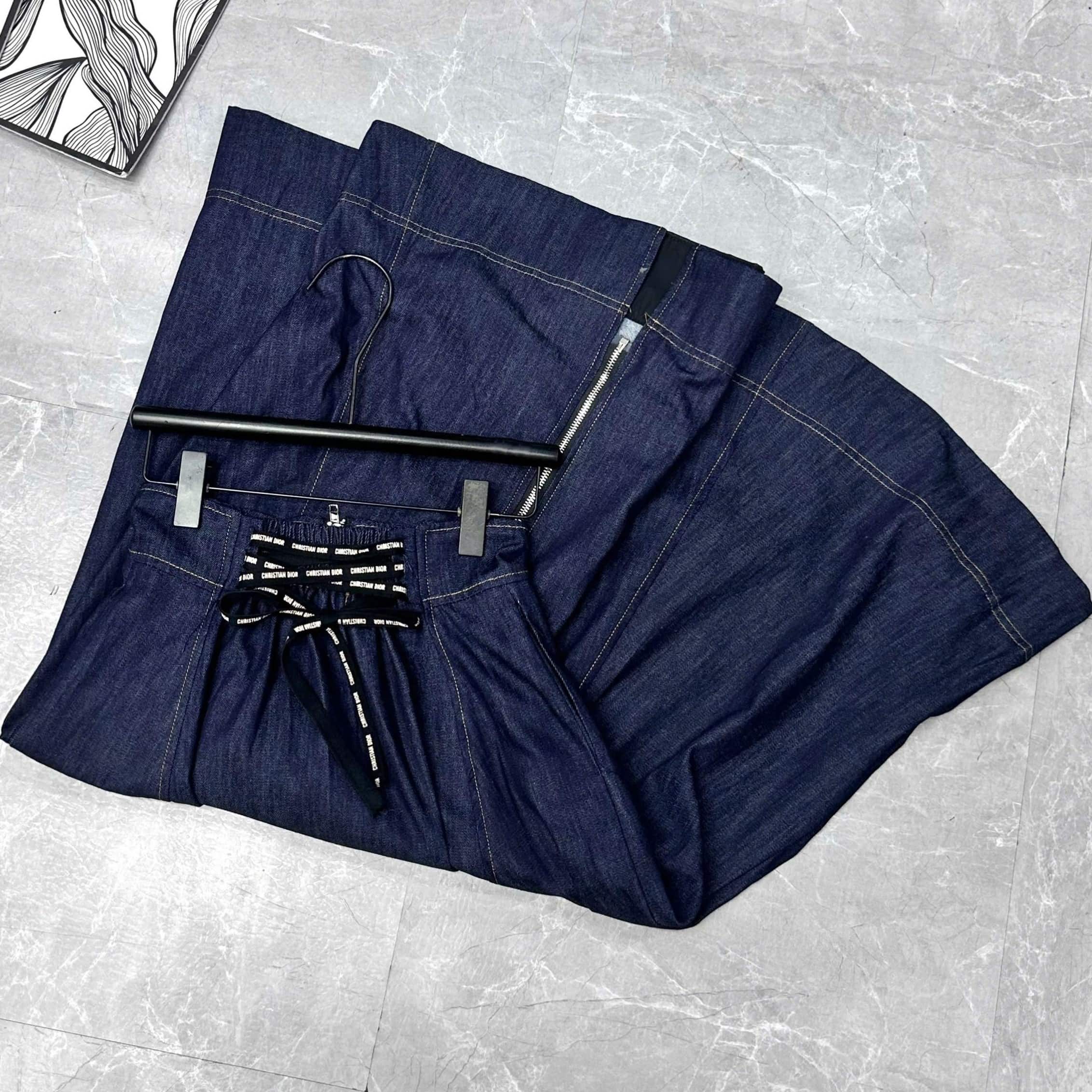 Set áo thun họa tiết váy dài jean Dior 7