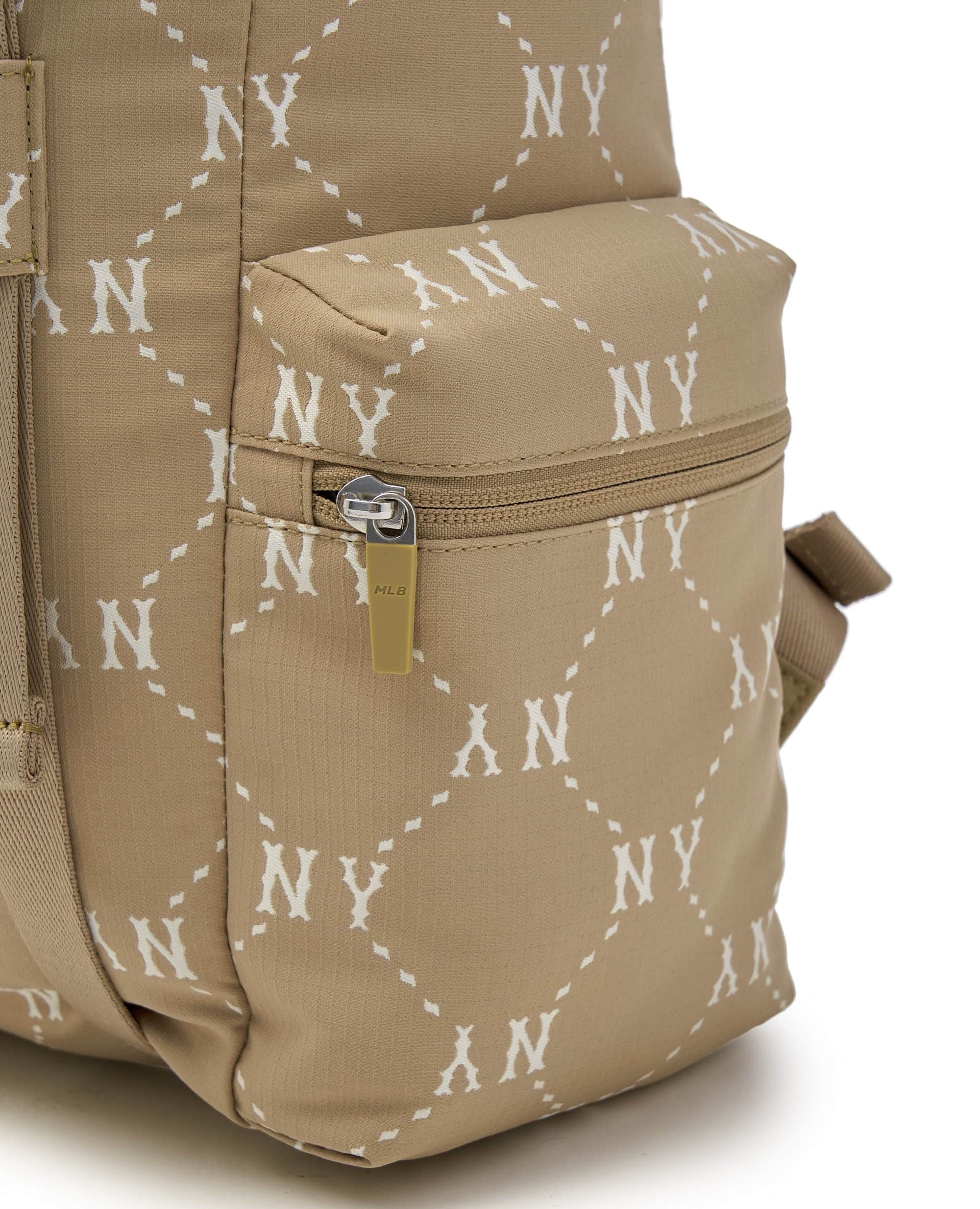 Balo MLB Diamond Monogram Sportive Backpack New York Yankees Beige 3ABKM035N-50BGD 2