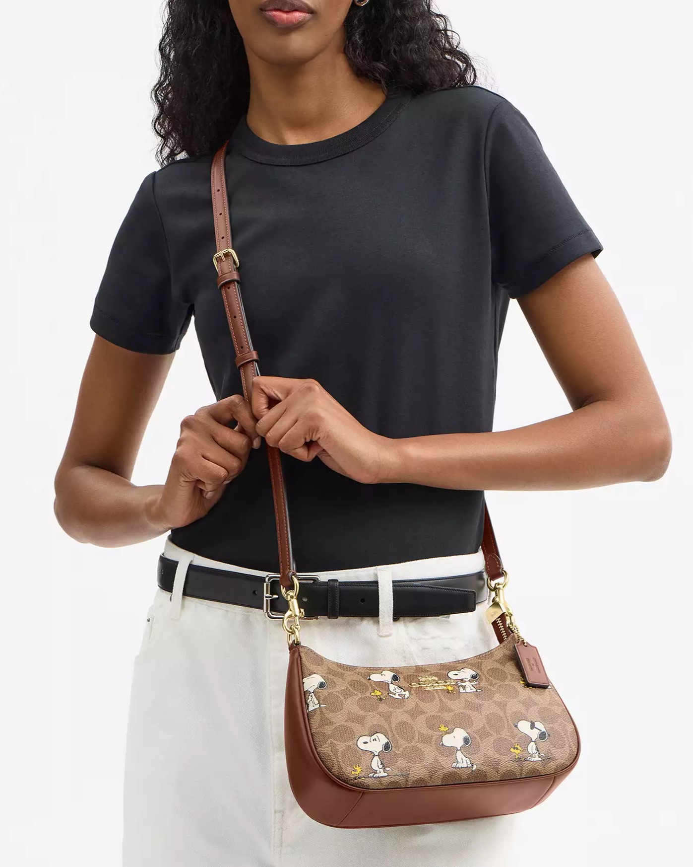 Túi Coach X Peanuts Teri Shoulder Bag In Signature Canvas With Snoopy Print CBJ88 13