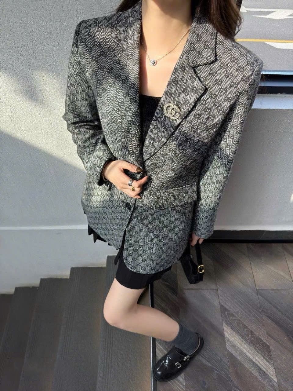 Áo khoác xám nữ Gucci 1