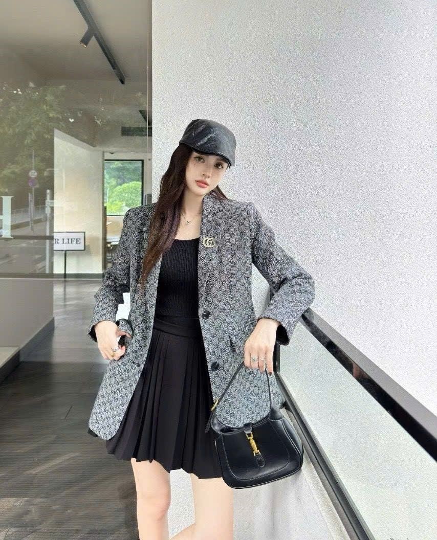 Áo khoác xám nữ Gucci 5