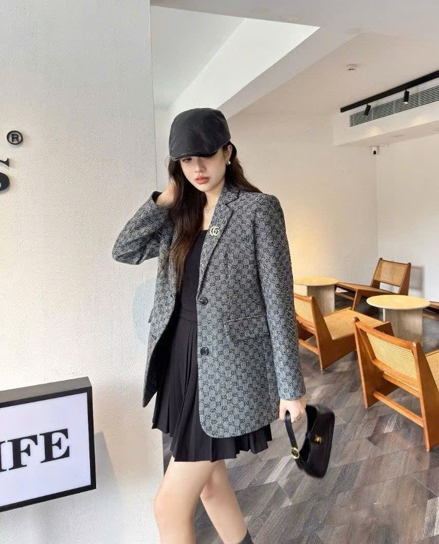 Áo khoác xám nữ Gucci 3