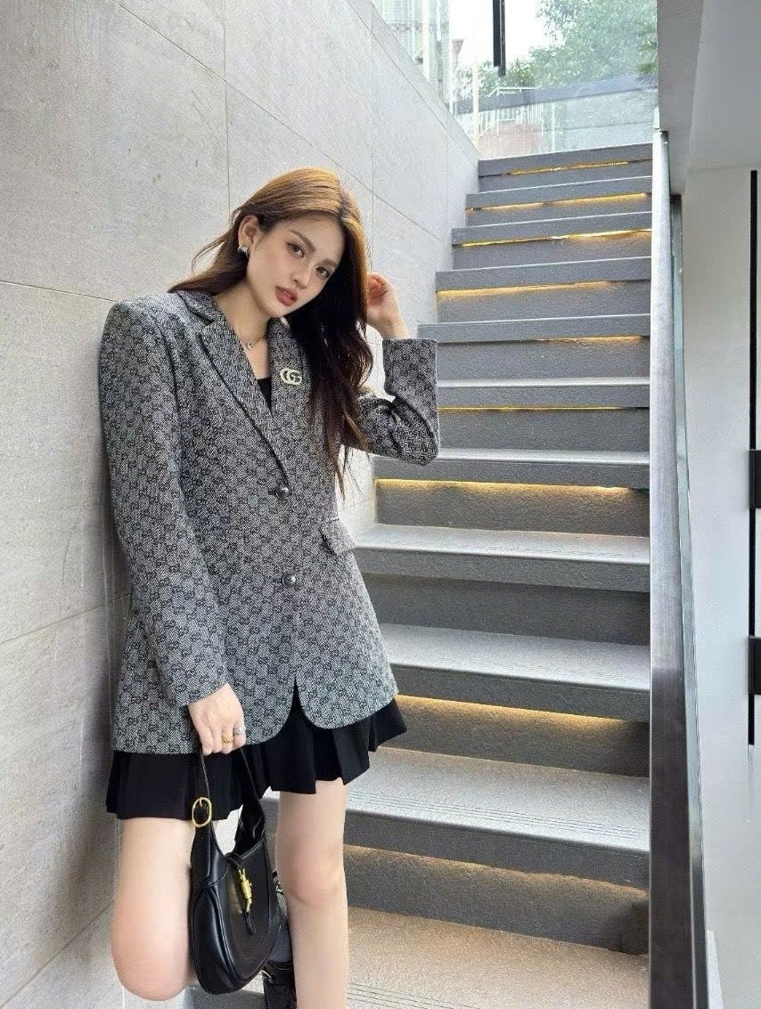 Áo khoác xám nữ Gucci 6