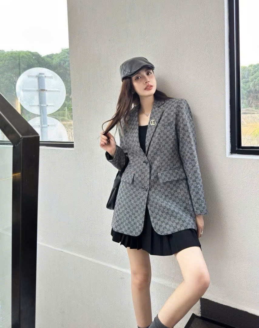 Áo khoác xám nữ Gucci 7