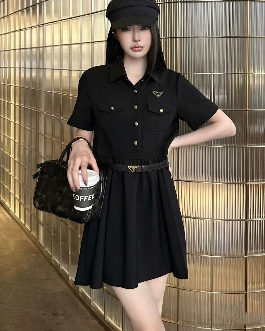 Áo đầm nữ dáng xòe ngắn cổ polo trắng đen kèm thắt lưng đen Prada 6