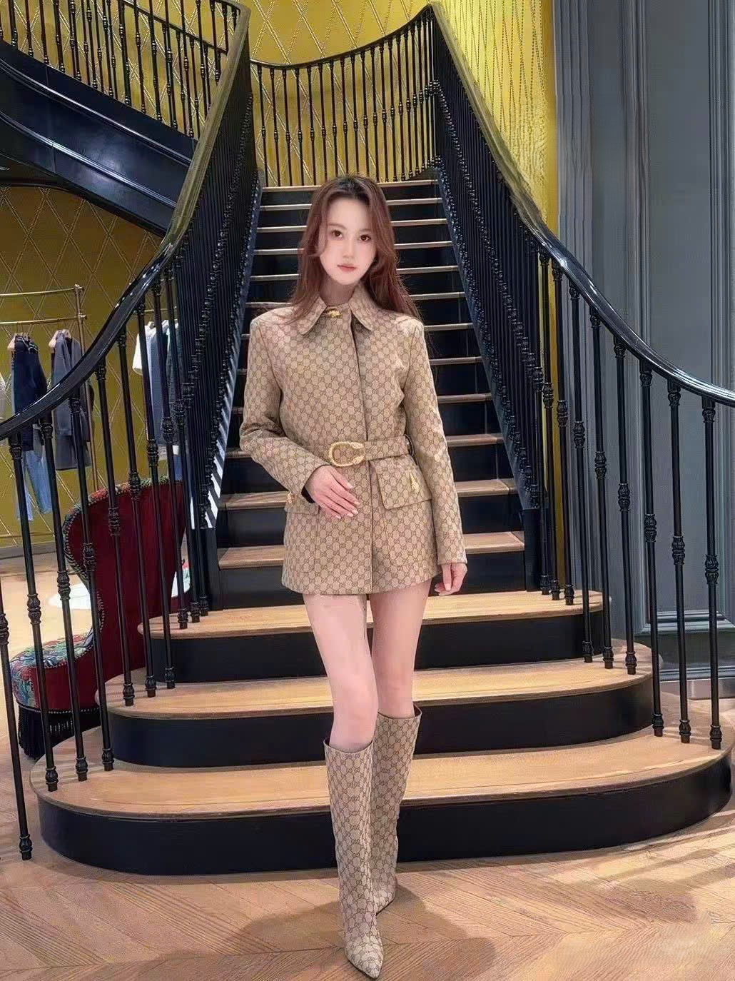 Áo khoác nữ dáng dài nâu kèm thắt lưng Gucci 7