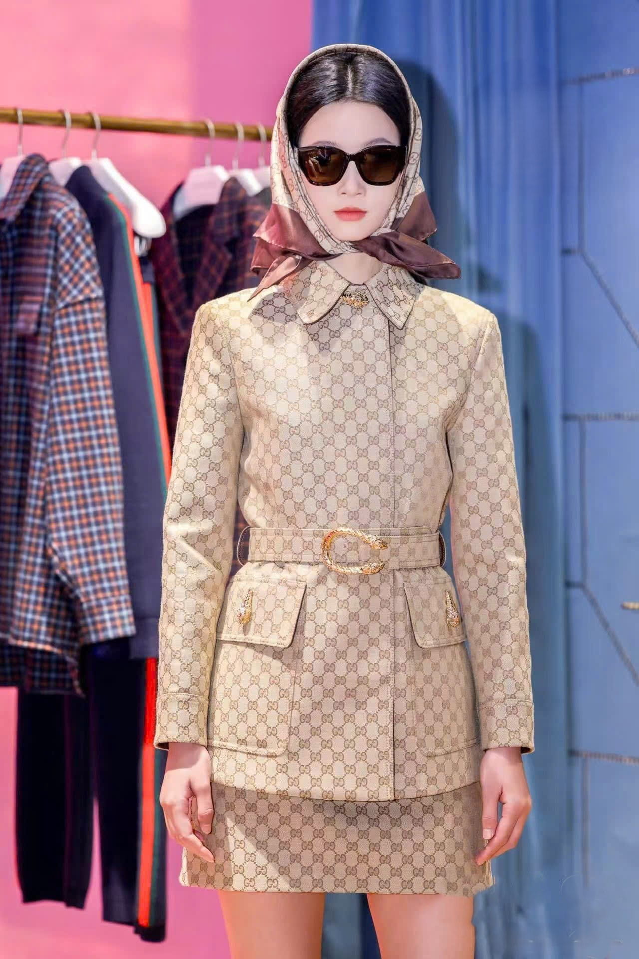 Áo khoác nữ dáng dài nâu kèm thắt lưng Gucci 9