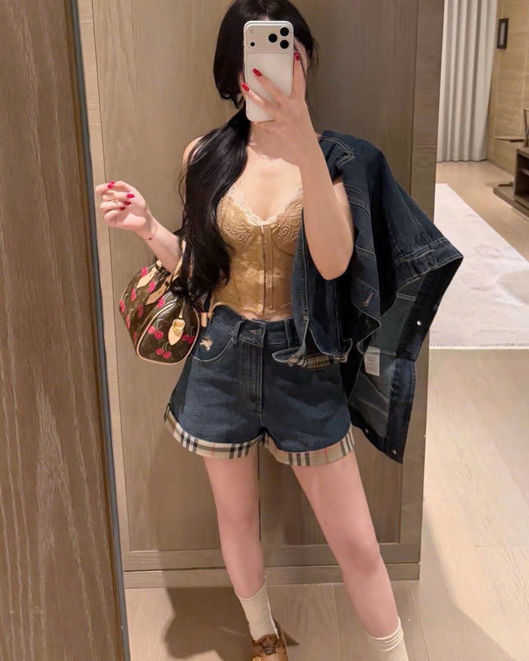 Set áo khoác quần short jean viền họa tiết hãng Burberry 10