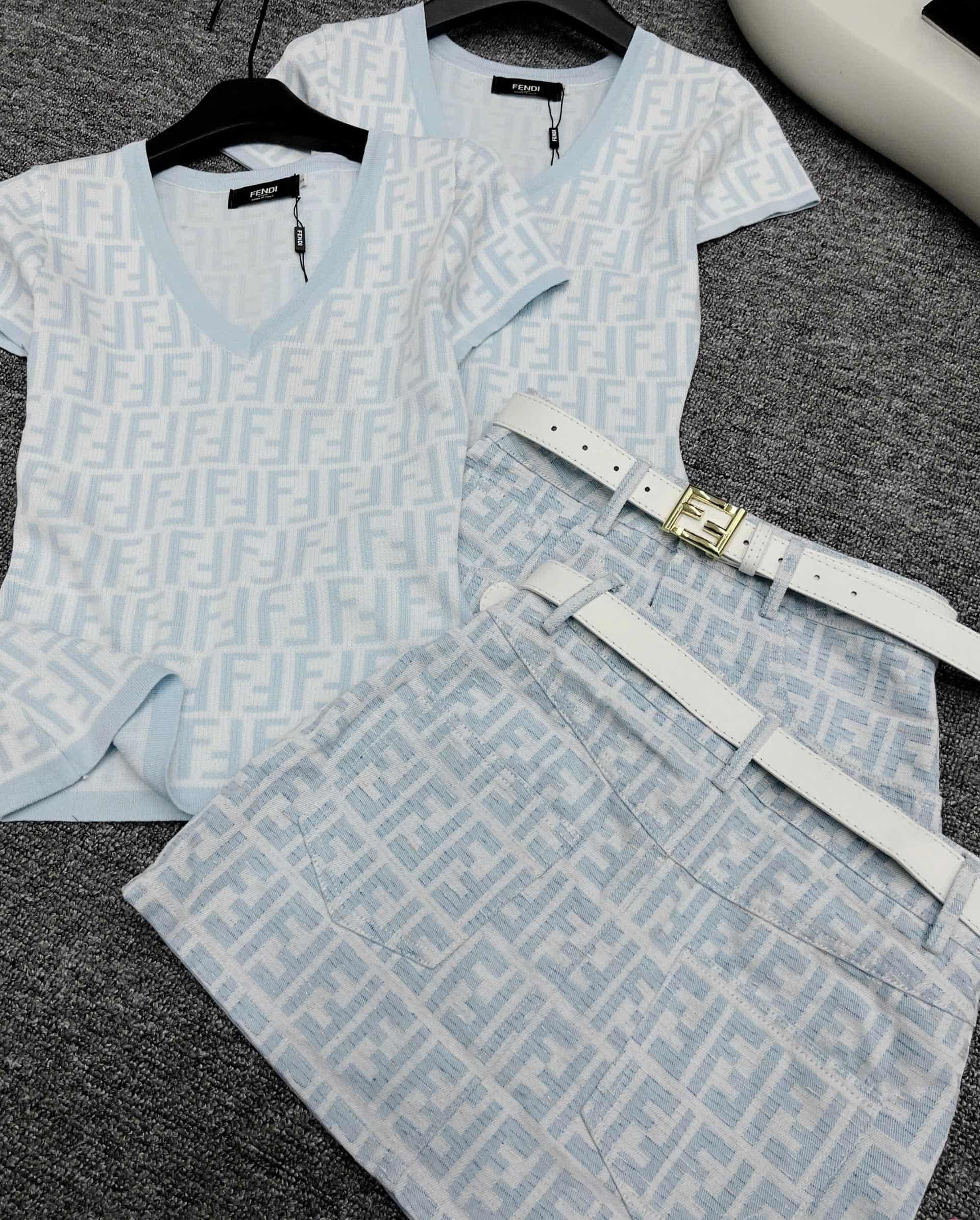 Set áo thun váy ngắn kèm thắt lưng xanh dương Fendi 2
