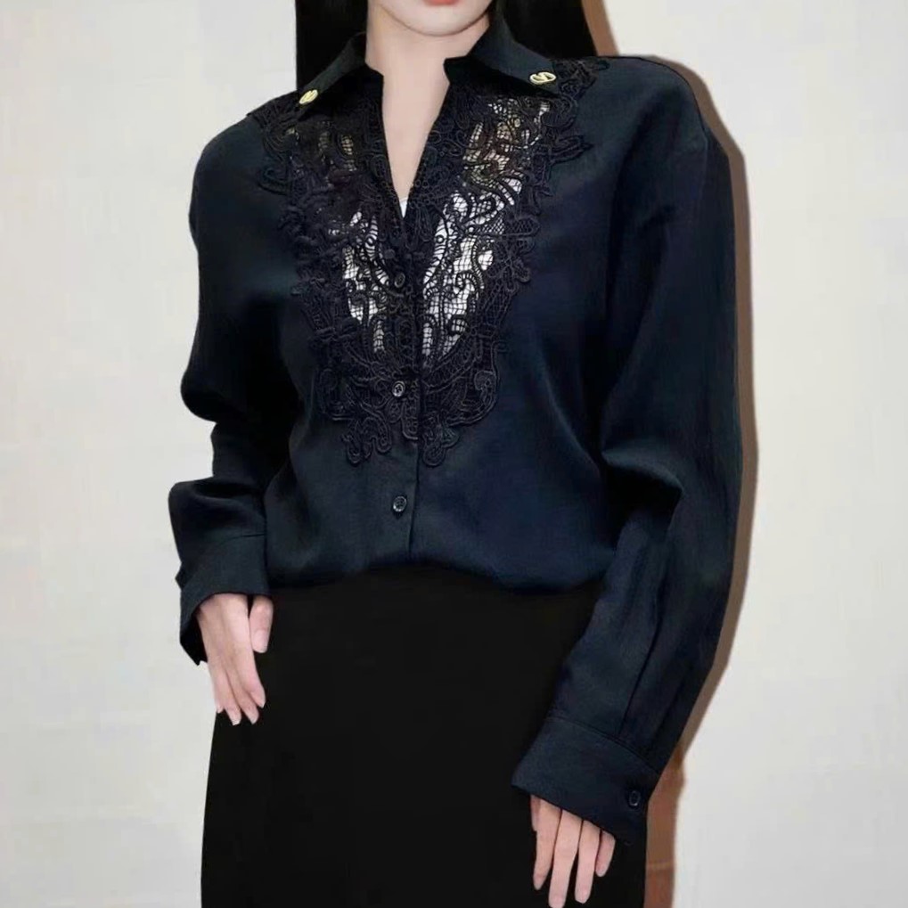 Áo sơ mi nữ cổ phối ren đen Valentino 1