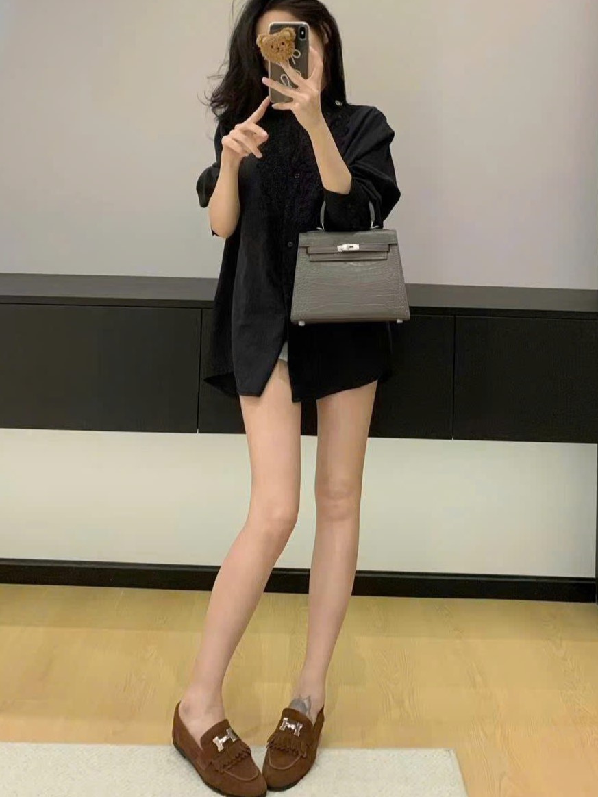 Áo sơ mi nữ cổ phối ren đen Valentino 5