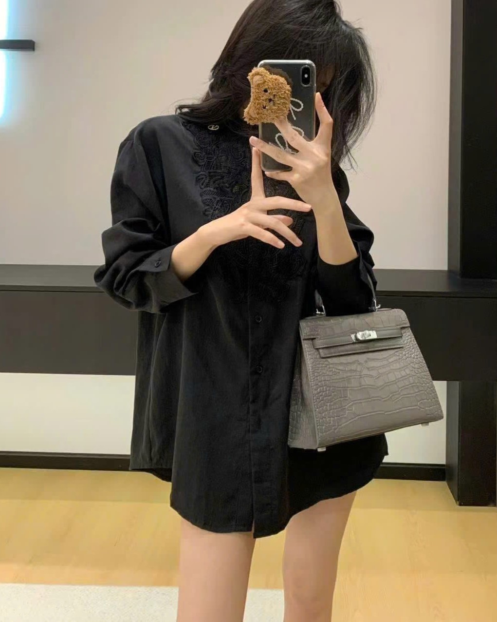 Áo sơ mi nữ cổ phối ren đen Valentino 8