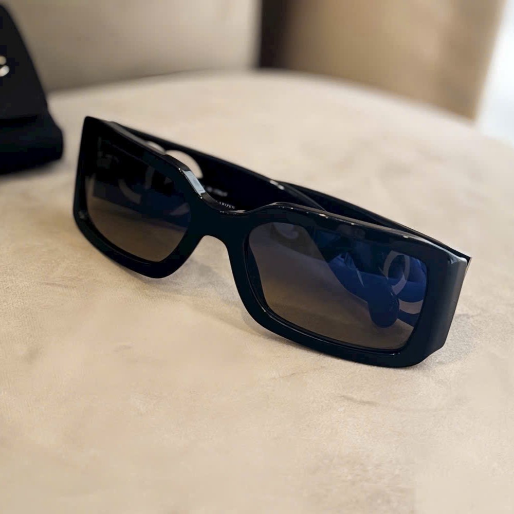 Mắt kính Chanel Rectangle Sunglasses With Acetate Frame Black 5526 6