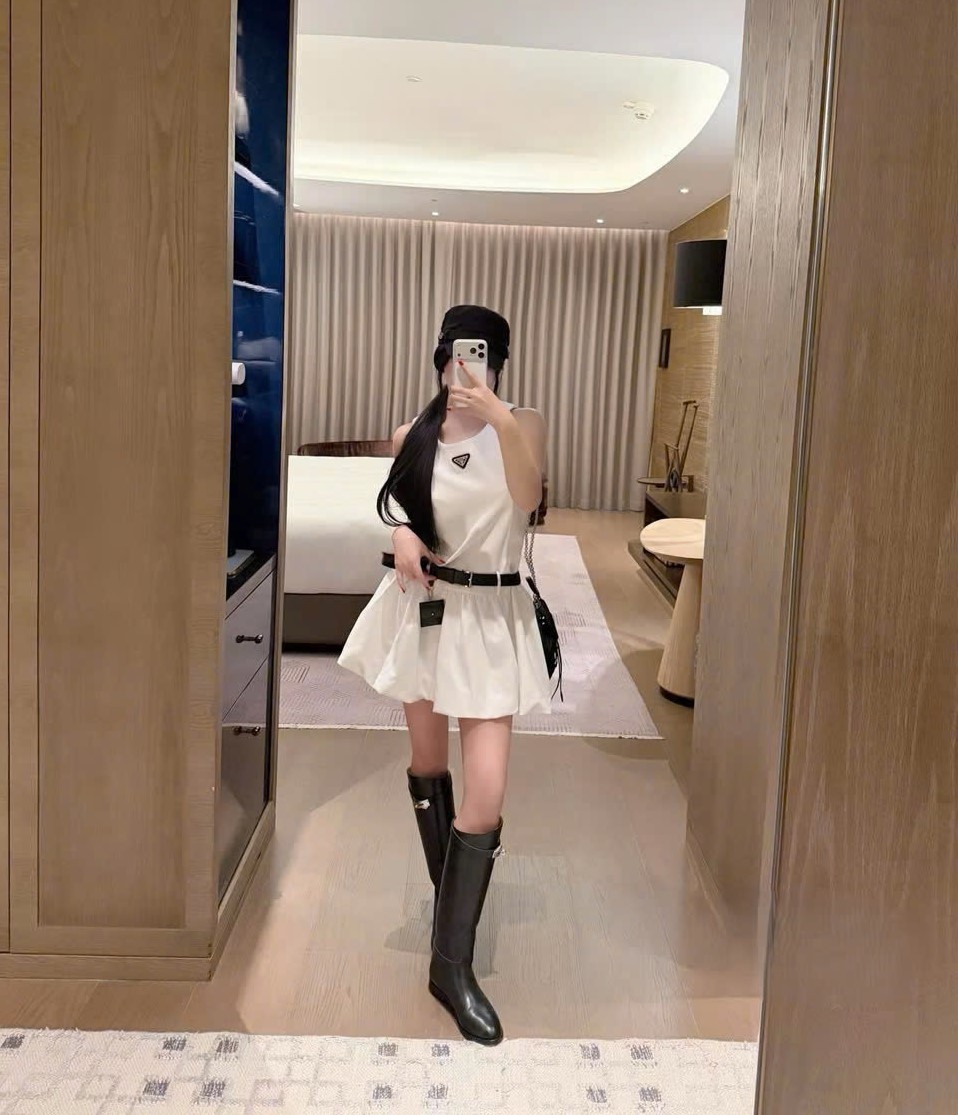 Áo đầm ba lỗ phối thắt lưng Prada 8