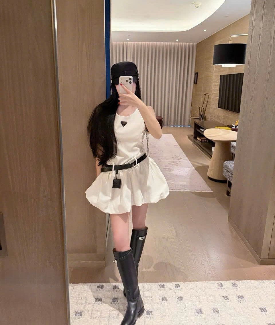 Áo đầm ba lỗ phối thắt lưng Prada 10