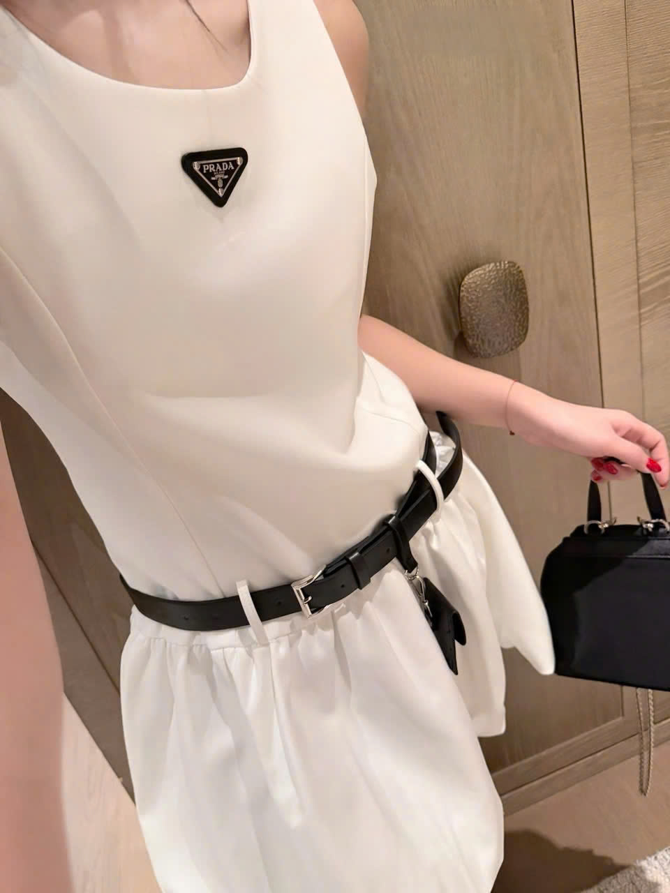Áo đầm ba lỗ phối thắt lưng Prada 4