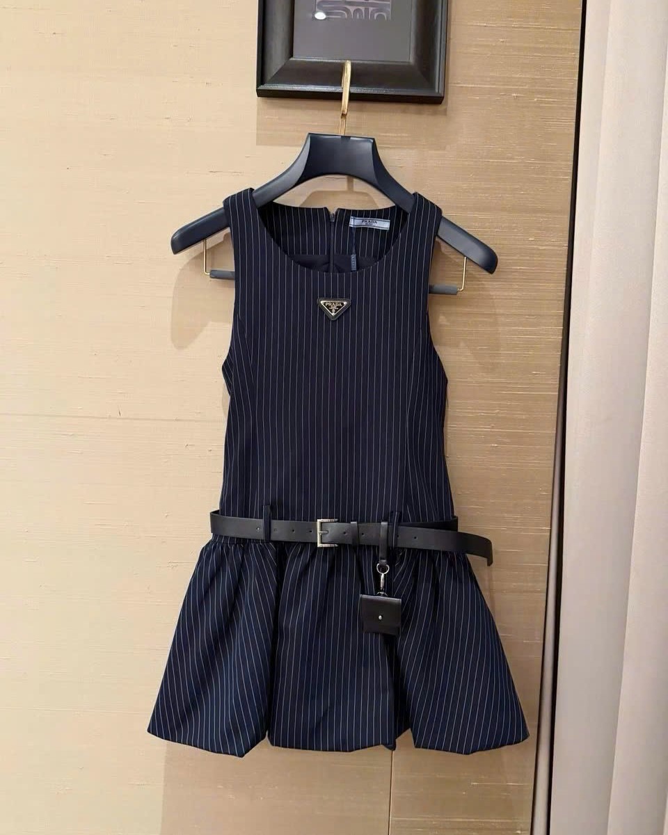 Áo đầm ba lỗ phối thắt lưng Prada 5