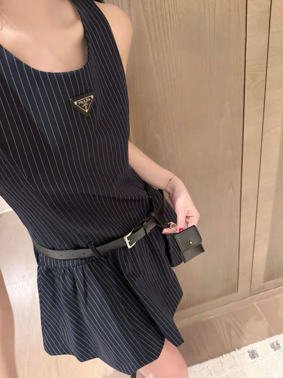 Áo đầm ba lỗ phối thắt lưng Prada 6