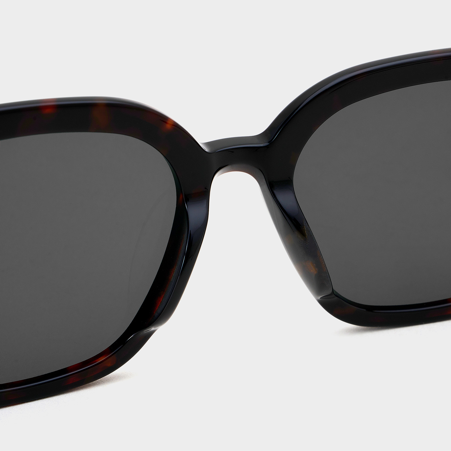 Kính Gentle Monster New Her T1 Classic Square Sunglasses With a Tortoise Acetate Frame 7