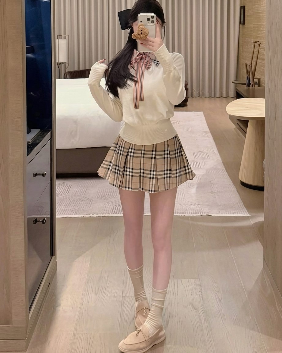 Set áo len cột nơ váy ngắn Burberry 4