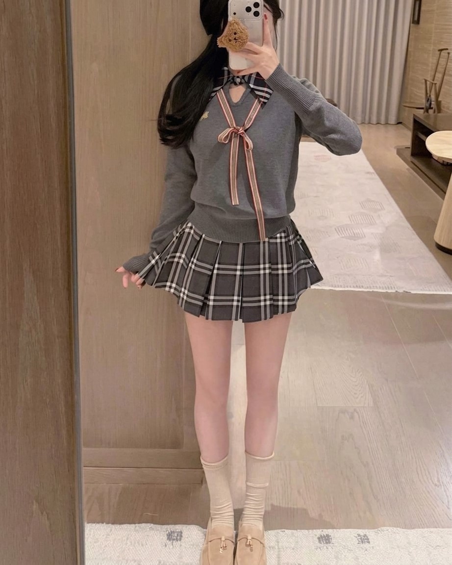 Set áo len cột nơ váy ngắn Burberry 8