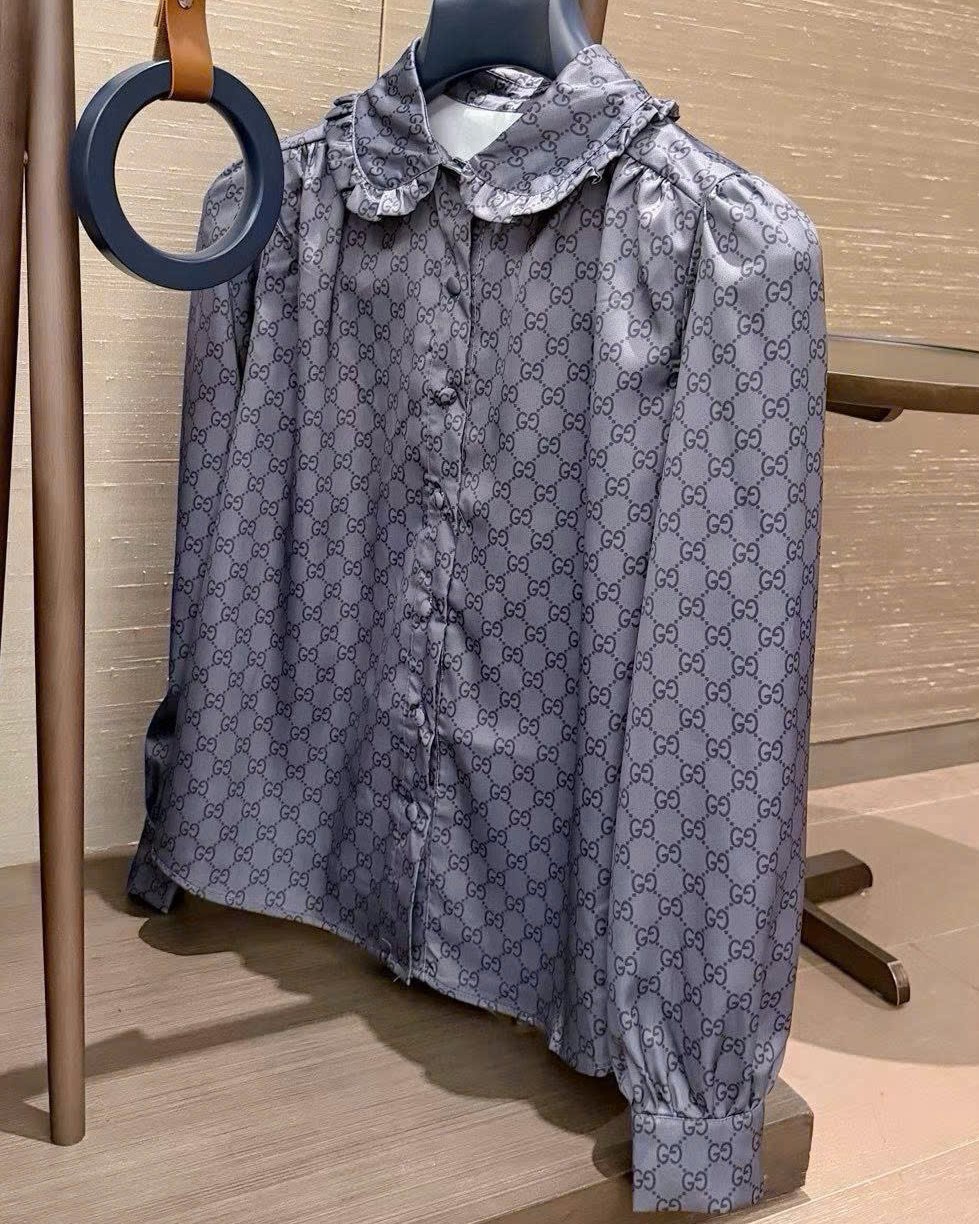 Set áo sơ mi xám lụa tay dài váy ngắn nâu Gucci 1
