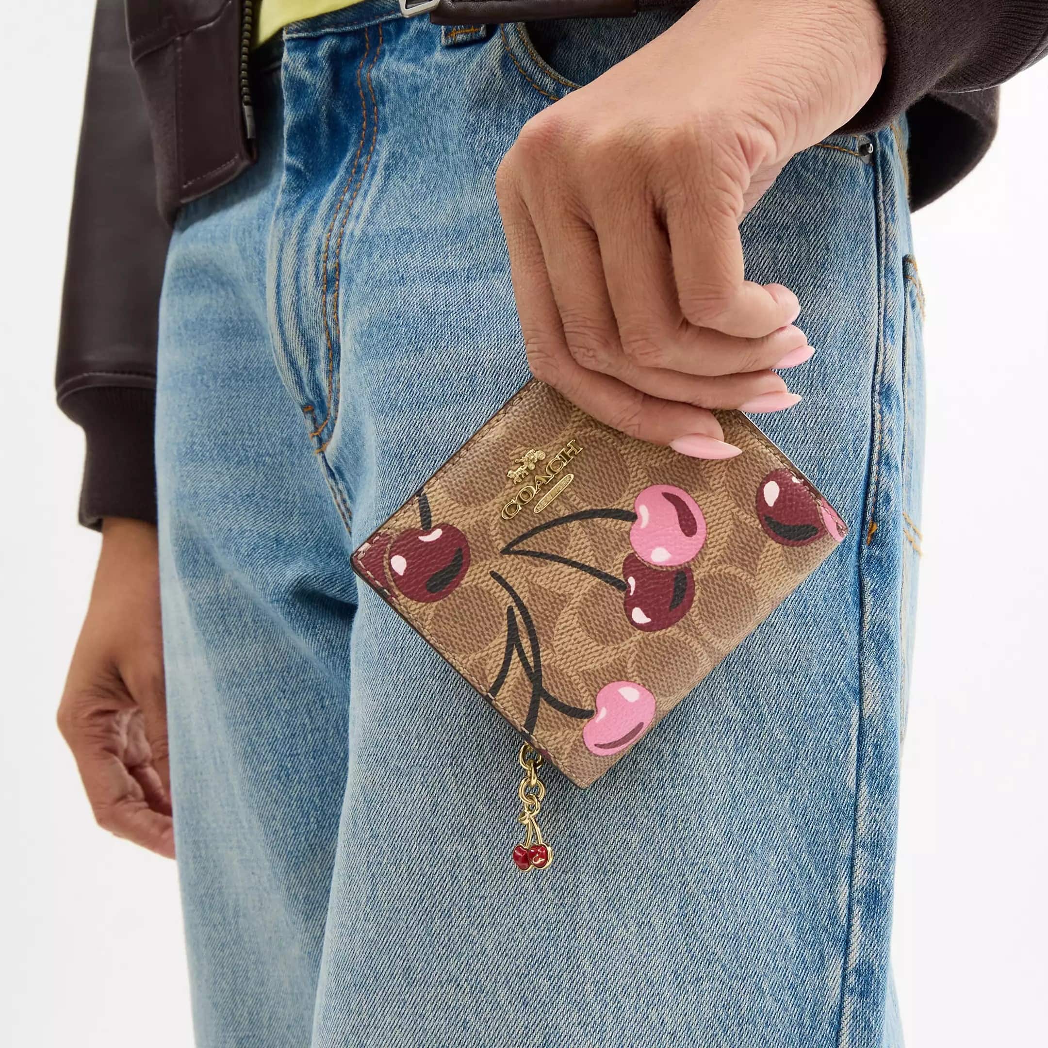 Ví nữ ngắn Coach Snap Wallet In Signature Canvas With Cherry Print CZ347 1