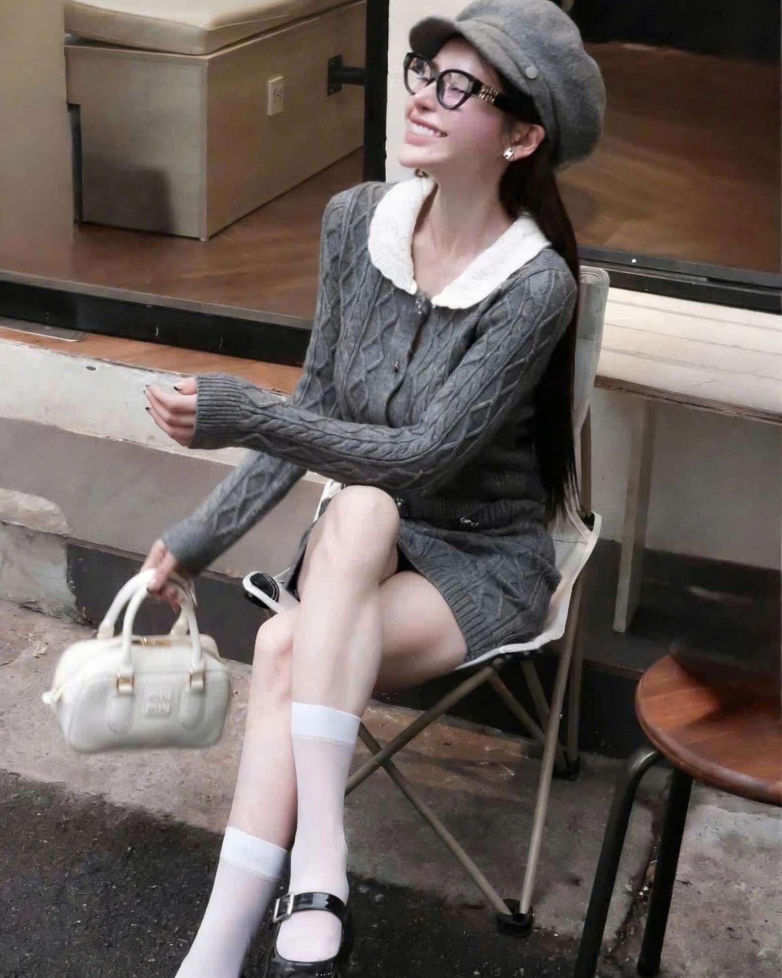 Set áo cổ trắng váy ngắn xám Chanel 8