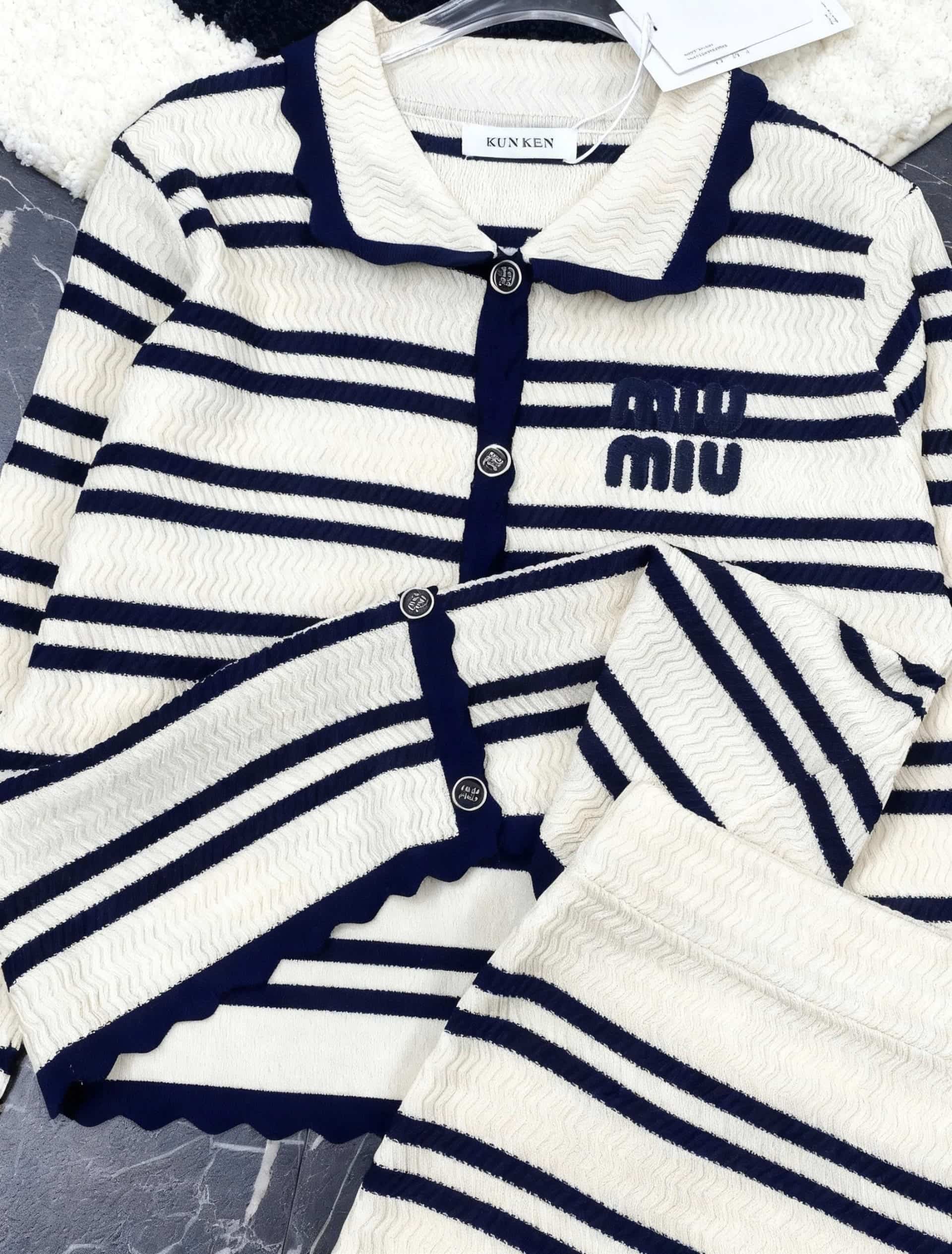 Set áo tay dài váy ngắn Miu Miu 3