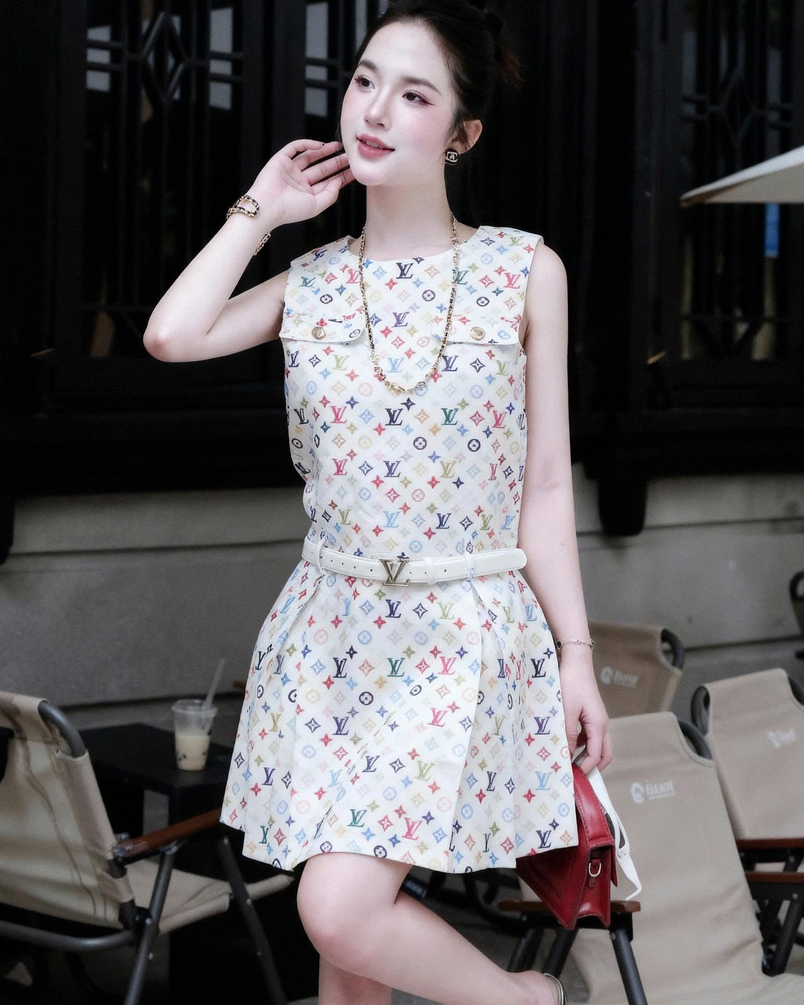 Đầm nữ cổ tròn sát nách họa tiết hãng LV 6