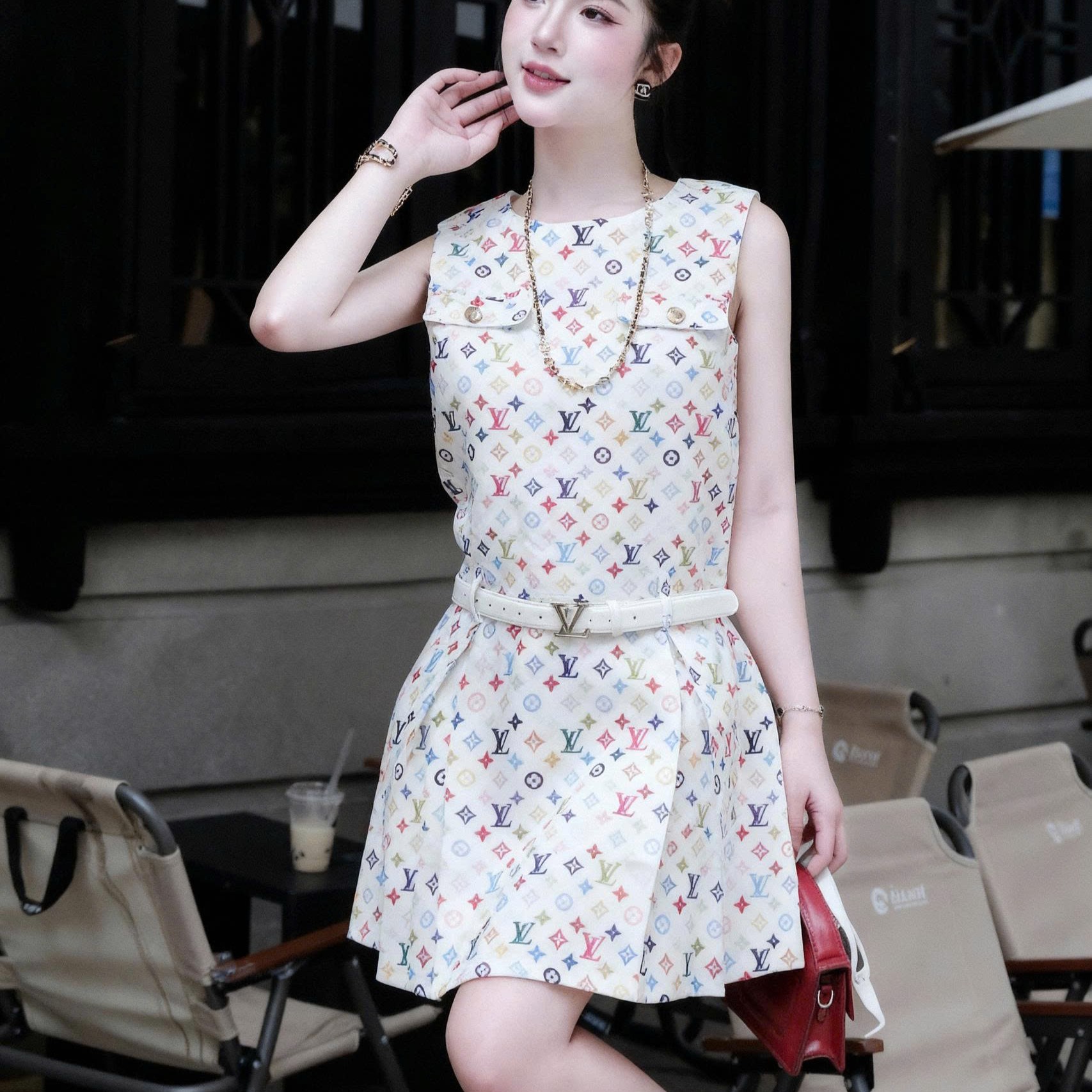 Đầm nữ cổ tròn sát nách họa tiết hãng LV 7