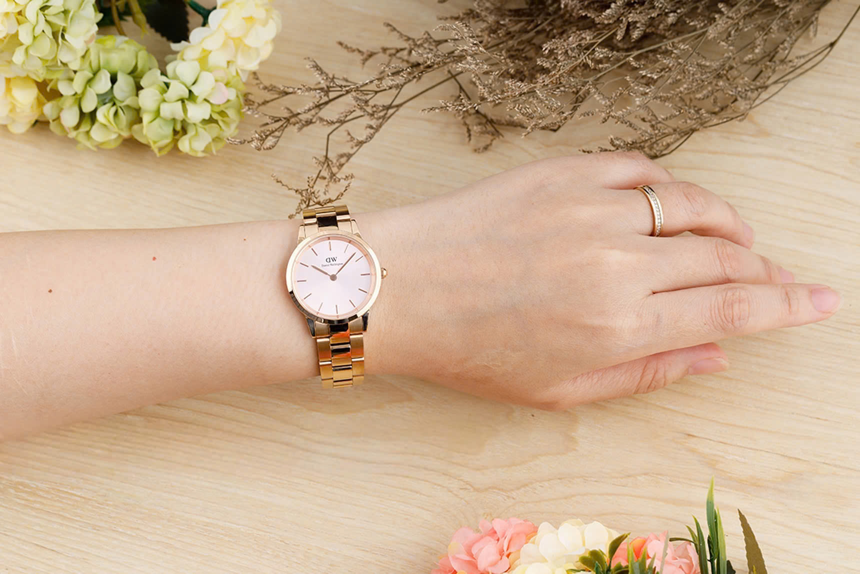 Đồng hồ nữ Daniel Wellington Iconic Link Melrose Light Pink Dial Watch DW00100369 3