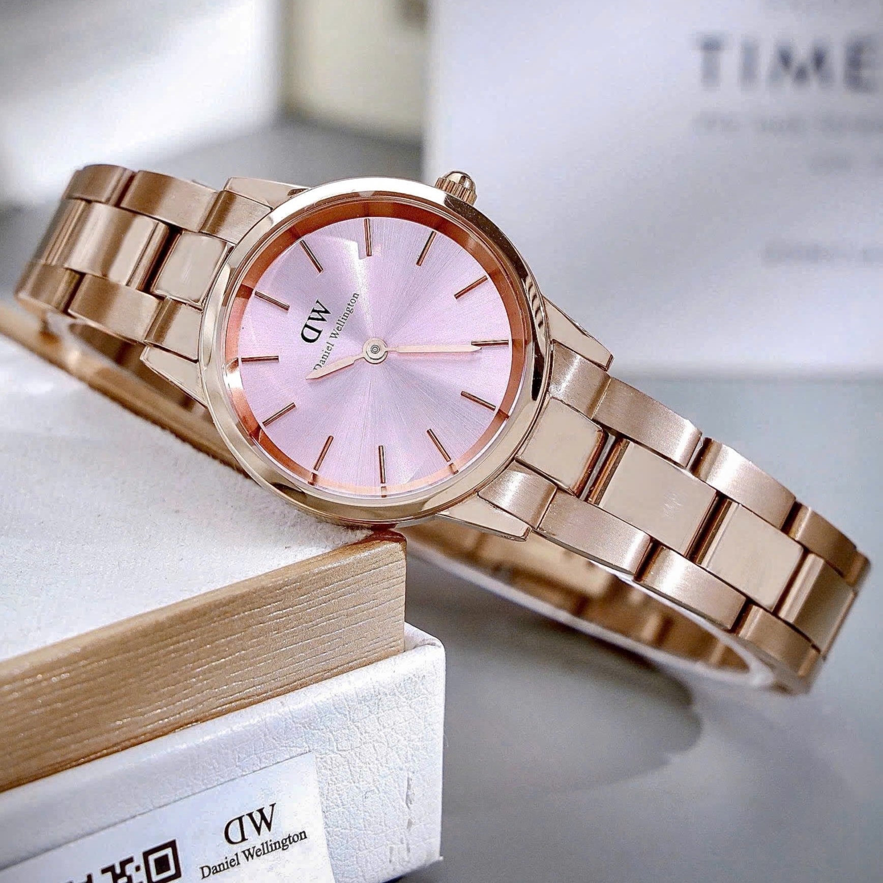 Đồng hồ nữ Daniel Wellington Iconic Link Melrose Light Pink Dial Watch DW00100369 14