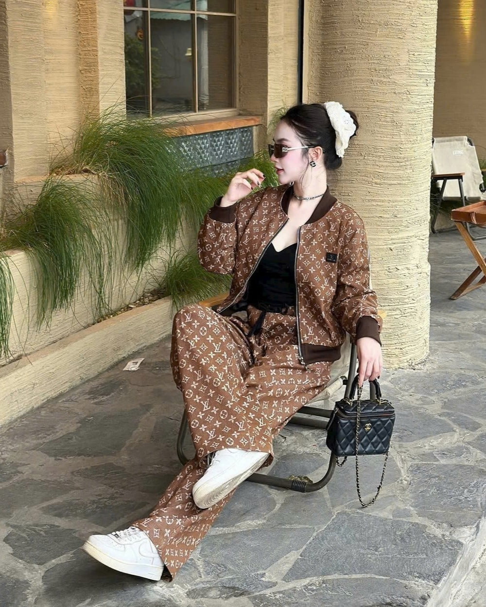 Set áo khoác quần dài suông nâu họa tiết hãng LV 2