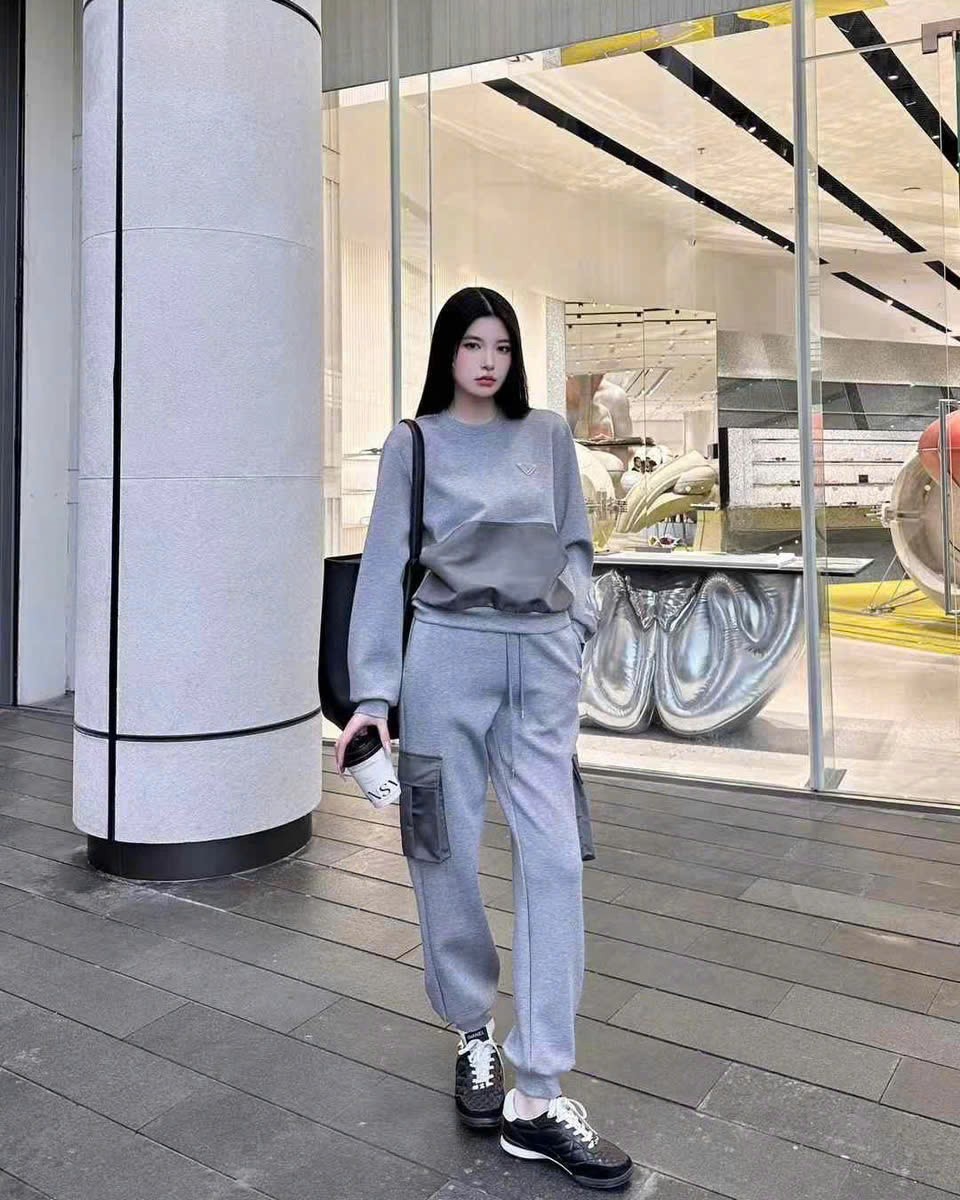 Set bộ xám đen nỉ Prada 2