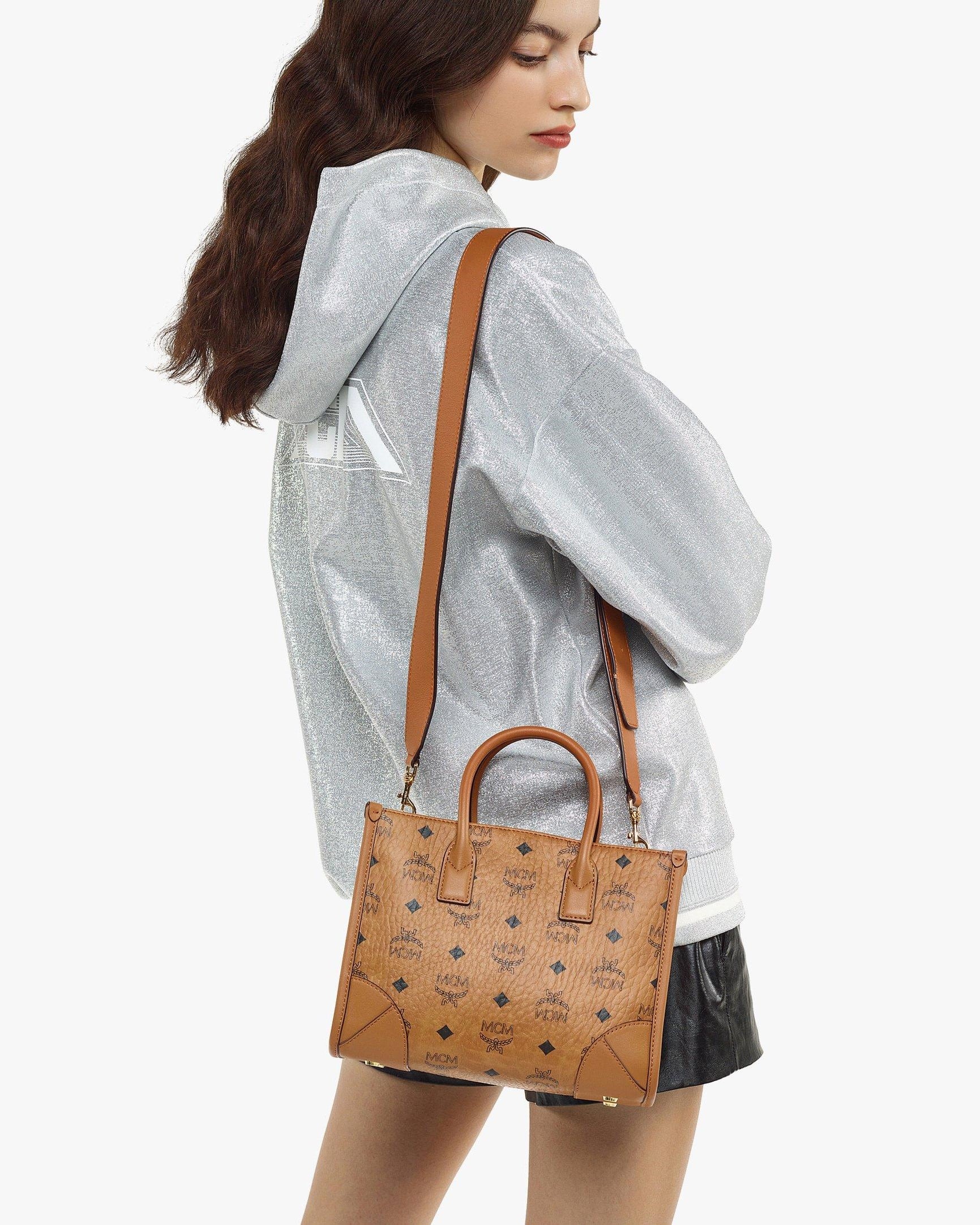 TÚI ĐEO CHÉO NỮ MCM SMALL MUNCHEN TOTE BAG IN VISETOS AND NAPPA LEATHER 3