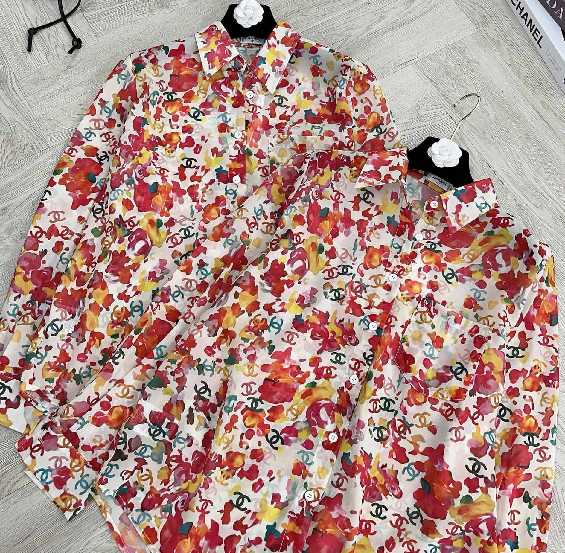 Áo sơ mi họa tiết hoa đỏ Chanel 10